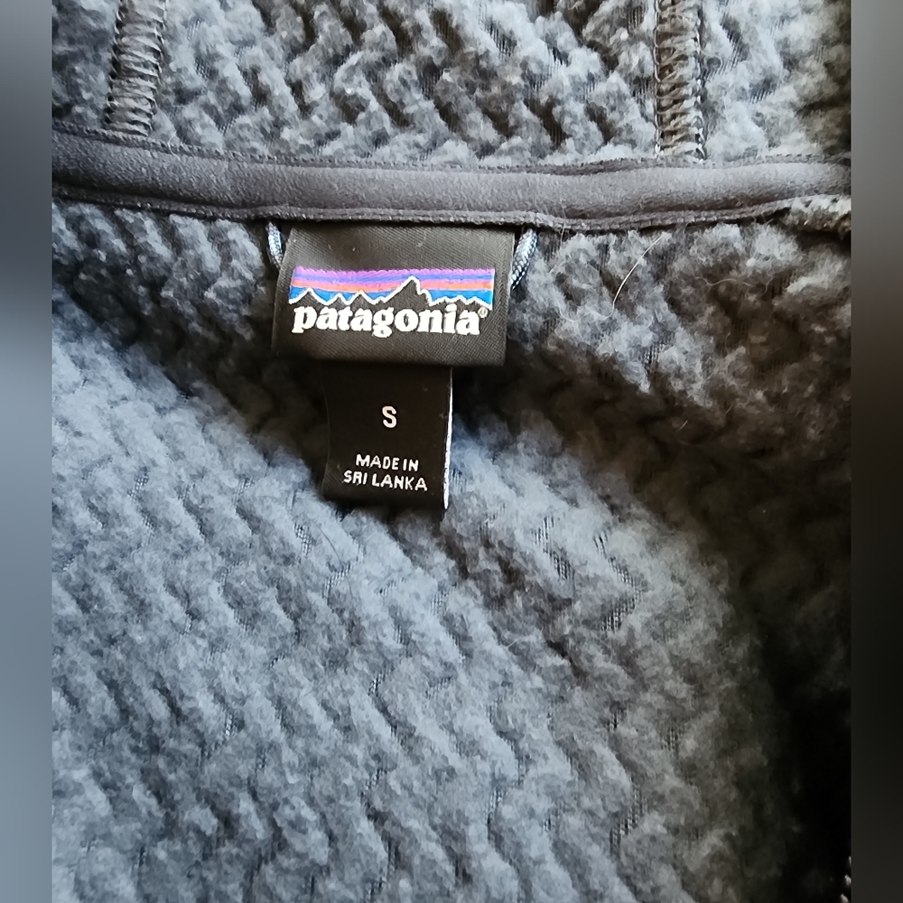 Patagonia womens Zip-up sweater - Picture 3 of 3
